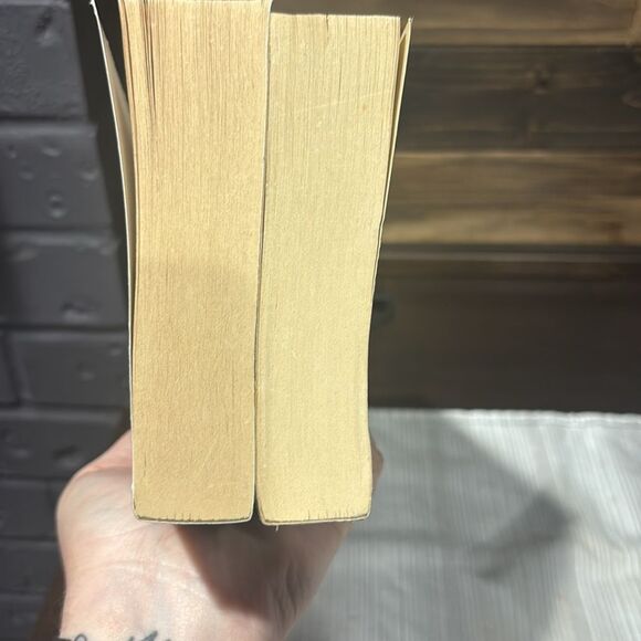 Tim LaHaye & Jerry B. Jenkins Left Behind Series Number 2 & 3 - Picture 5 of 5